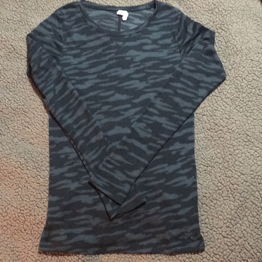 UNDER ARMOUR LONG SLEEVED SHIRT